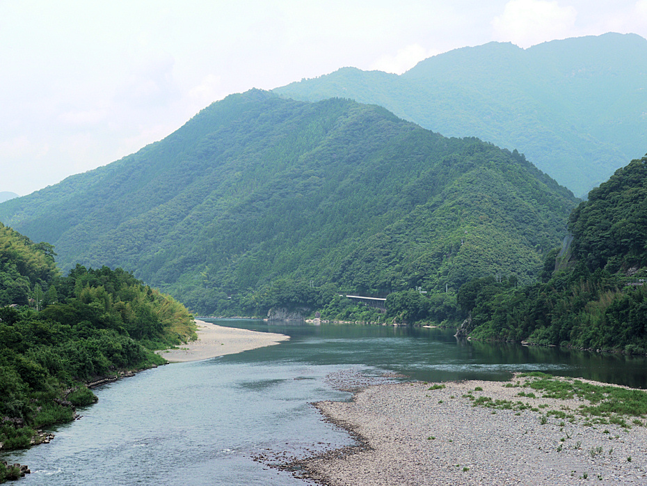 Hana Goes Down a River